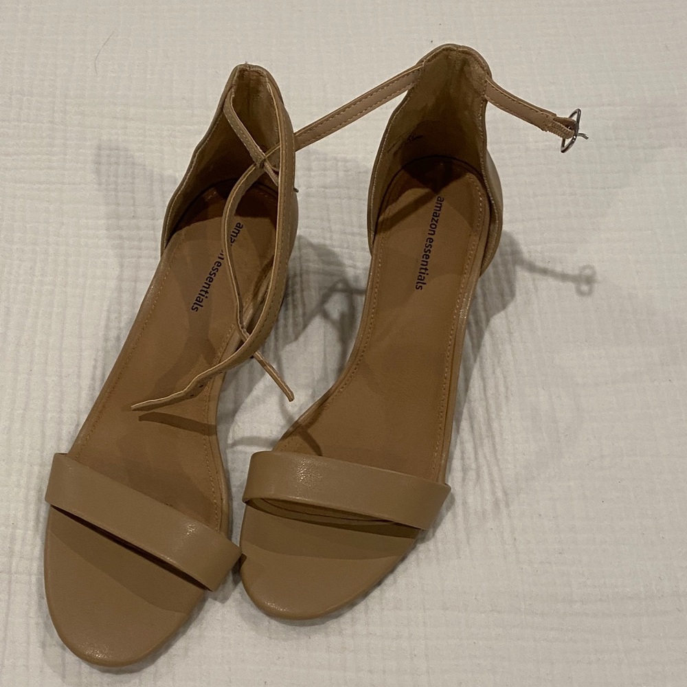 Amazon Essentials Women's Beige Sandals